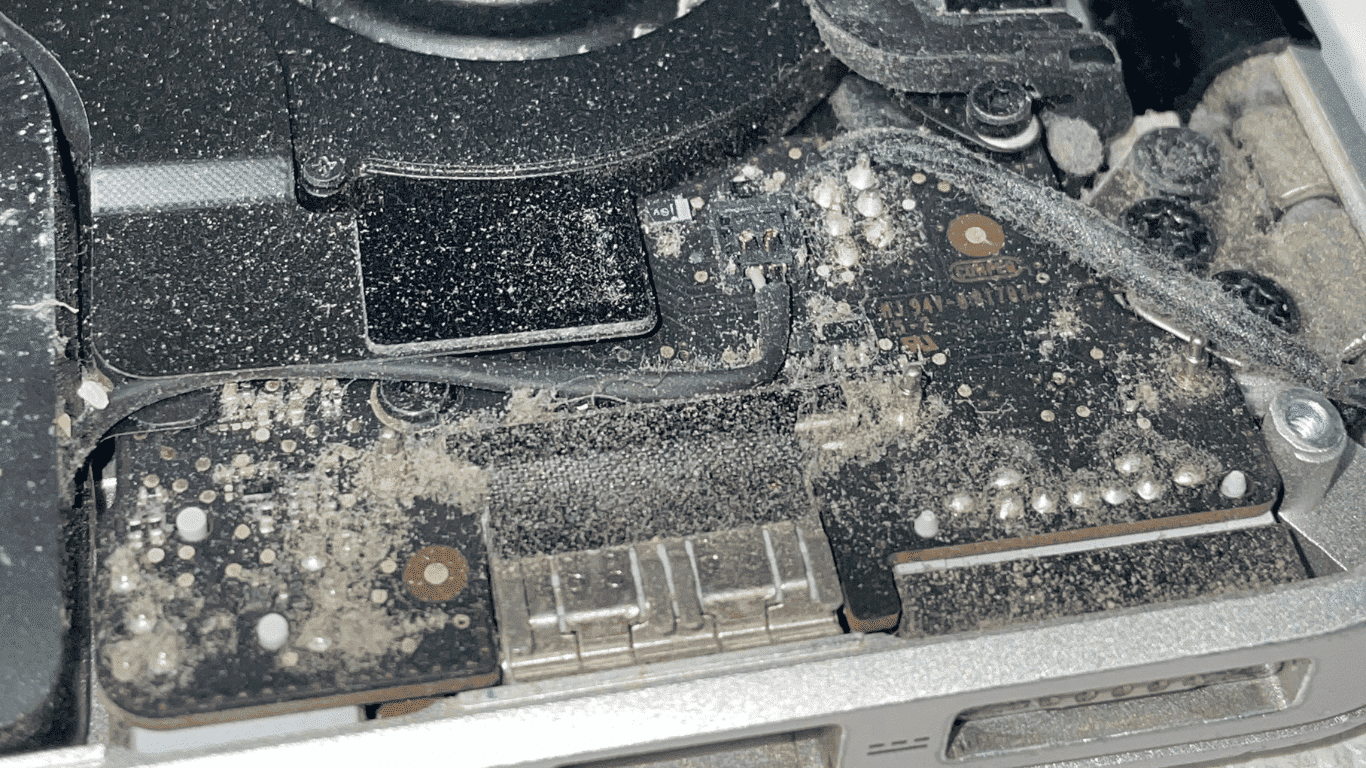 MacBook sale poussière